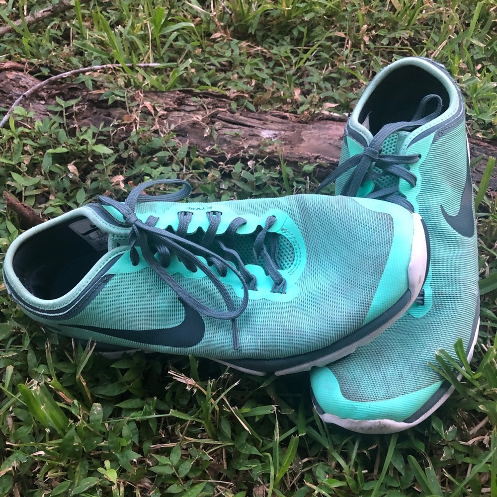 💥🔥green Nike shoes 🔥💥